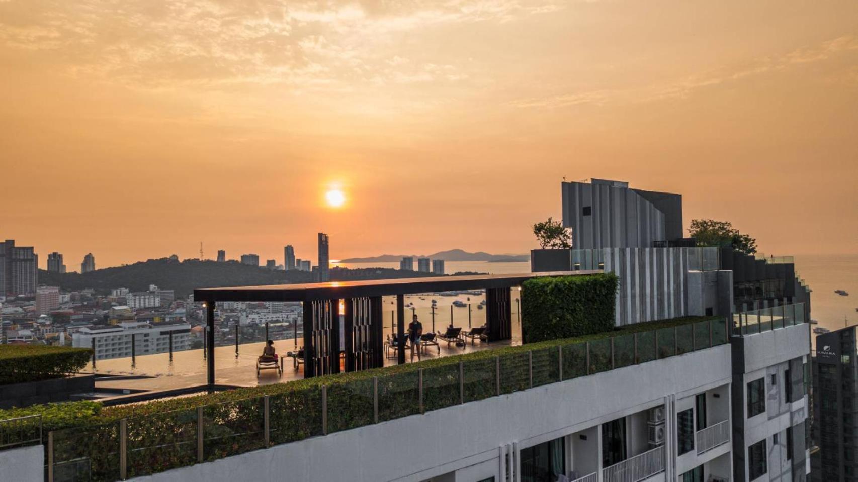 The Base Pattaya By Nami Aparthotel Exterior photo